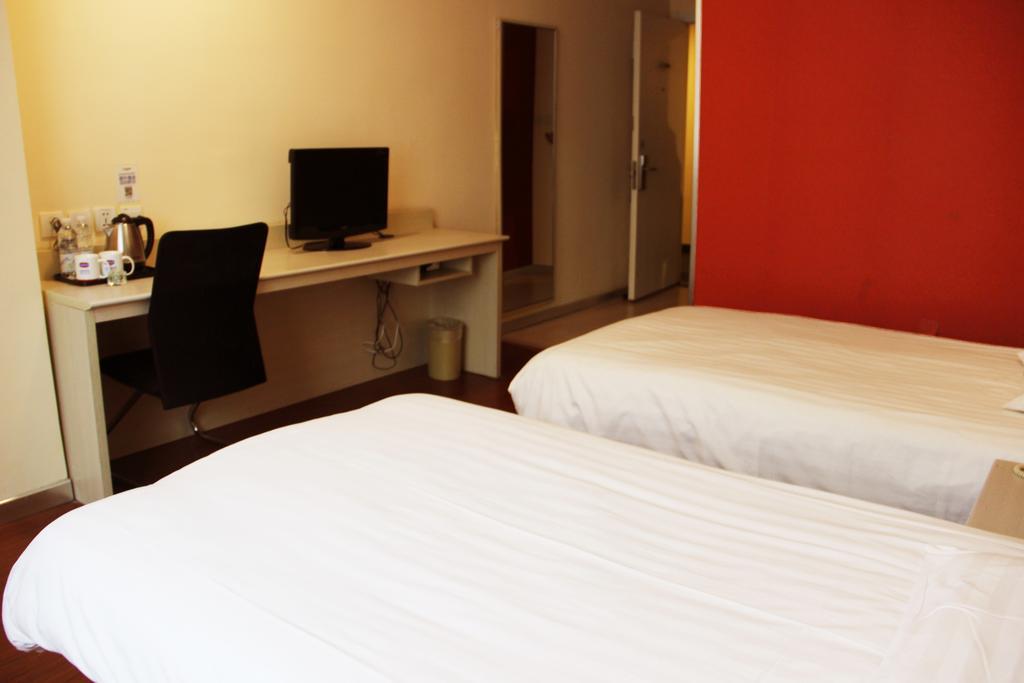 Hanting Express Jinzhou Luoyang Road Central Avenue Стая снимка